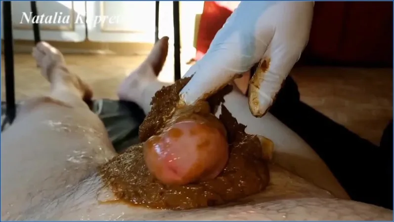 Natalia Kapretti tvinger sin slave til scat som stamkost - scat video