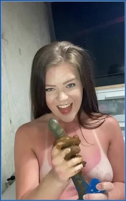 Foxness renser den skitne dildoen sin etter anallek - scat video