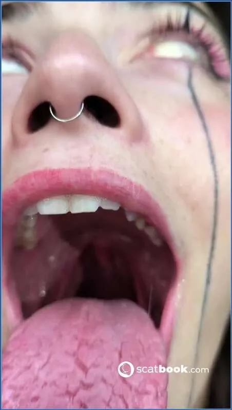 Malafalda spiller vore-fantasier for hennes mørkefans - scat video