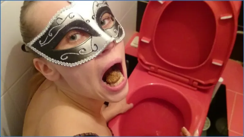 Brown Wife slikker en skitten toalettskål ren - scat video