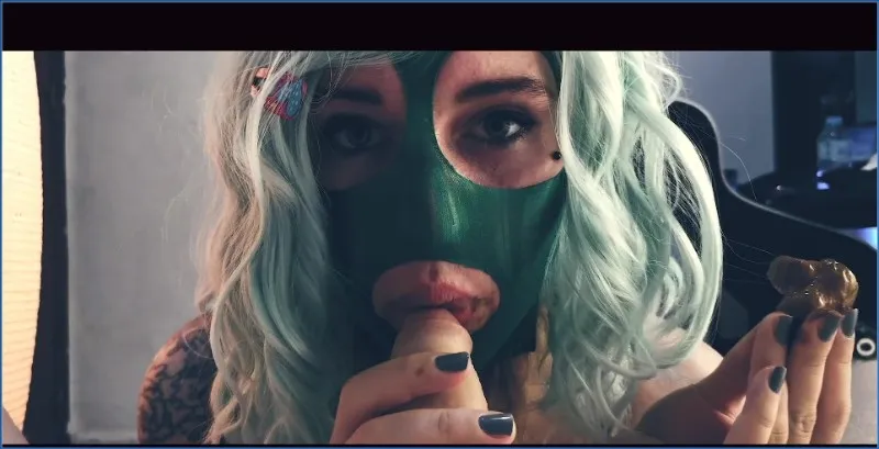 Scat Princess spiser kaviar og suger avføring med grønn maske - scat video