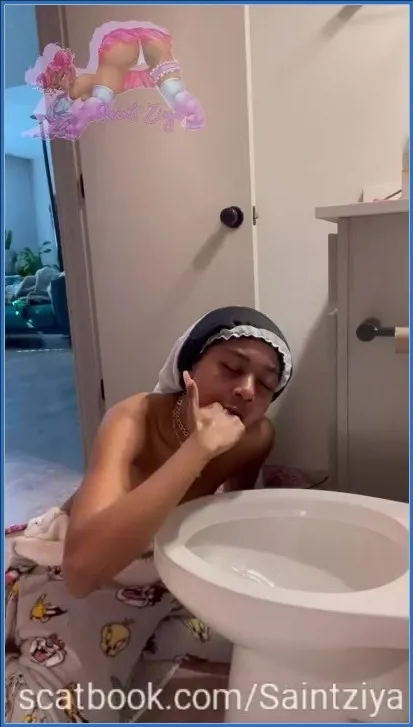 Saint Ziya tømmer tarmen på do etter gjennomfeiring - scat video