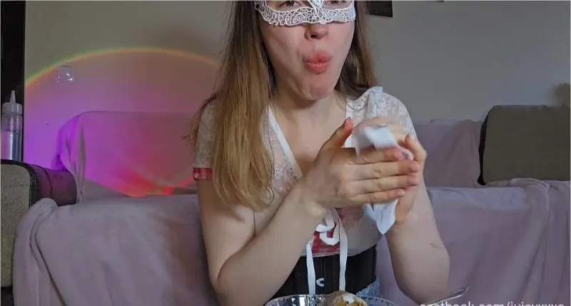Juicy XXXO gjør seg skitten med kaviar og urin - scat video