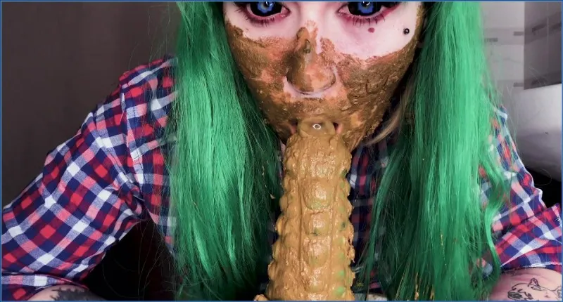 SweetBettyParlour som djevlinne bader uanstendig i kaviar - scat video
