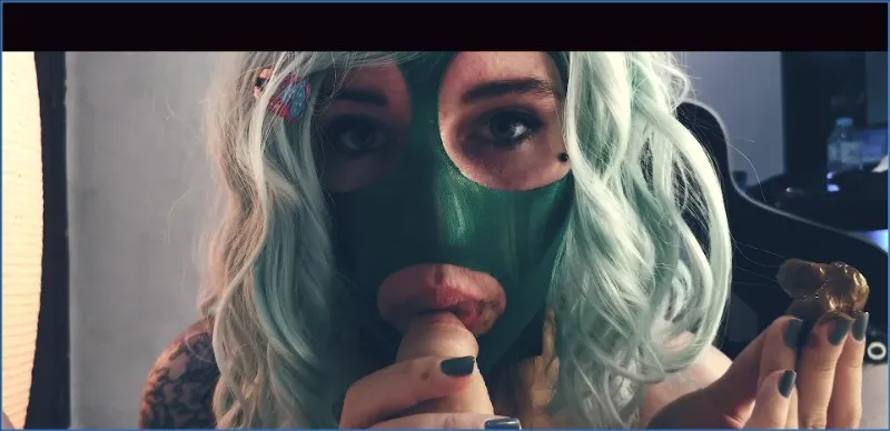 Dirty Betty svelger kaviaren sin med grønn maske - scat video
