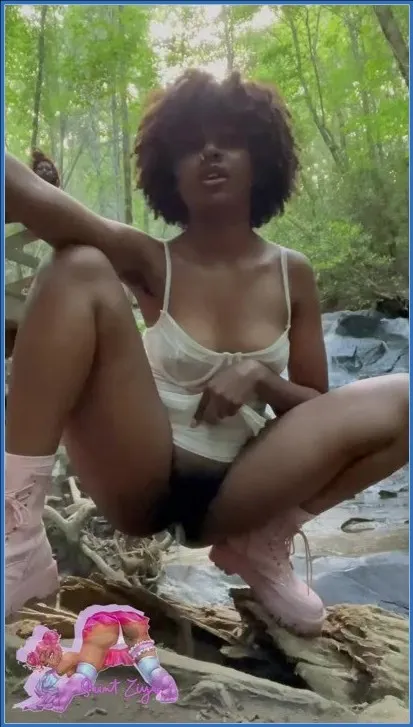 Saint Ziya pisser uhemmet ved stryken i naturens favn - scat video