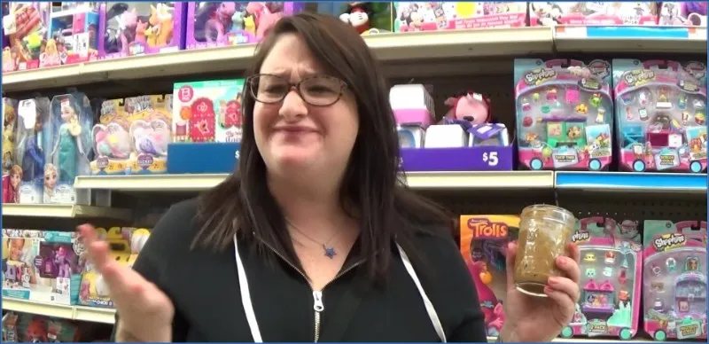 Samantha Starfish spiser scat midt i offentlig butikk - scat video