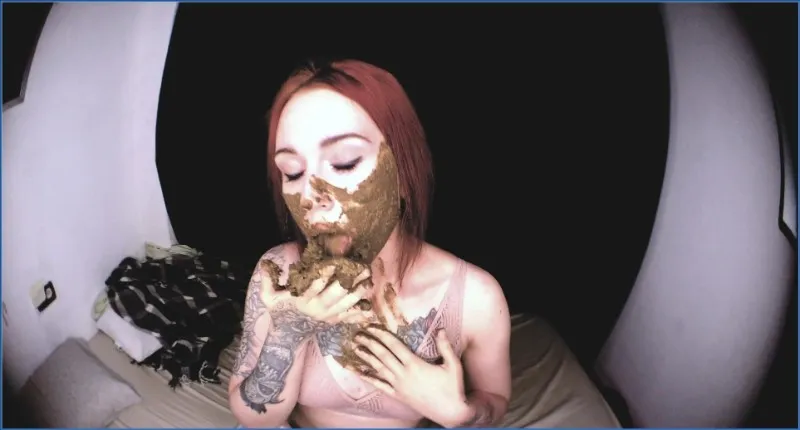 SweetBettyParlour viser sin drøye avføring i en het solo-nummer - scat video