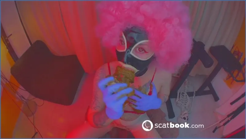 Sweet Betty Parlour blir helt gal av jordbær - scat video