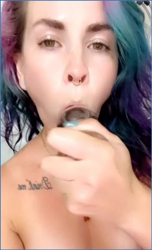 LilbuttLex leker med glassplugg og tar den ass to mouth - scat video
