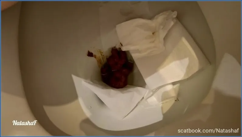 NatashaF trykker ut tykk ladning etter lunsj - scat video