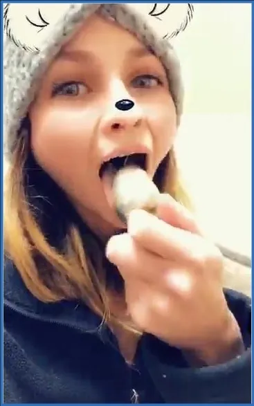 LilbuttLex nyter å slikke buttpluggen blank etter analleken - scat video