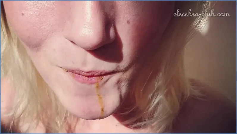 Elecebra mater med avføring og urin i bisarr lek - scat video