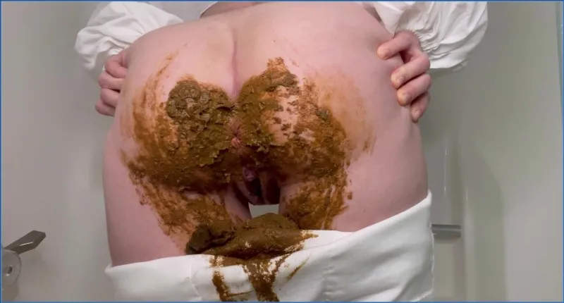Sophia Sprinkle bæsjer i buksa som yppersteprestinne - scat video