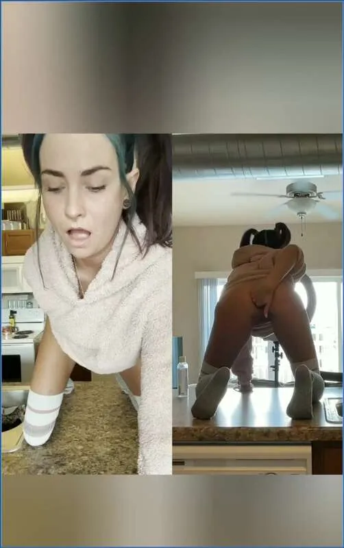 LilbuttLex leker seg vidstrakt med leker i rumpehullet - scat video