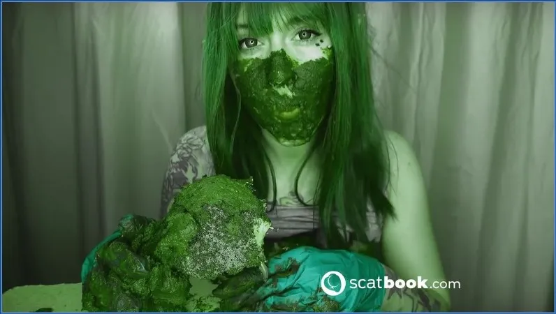 Sweet Betty Parlour som grønn kjempe i skitern kaviar-lek - scat video