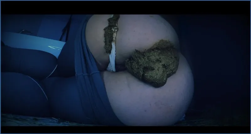 Sweet Betty Parlour bæsjer hemmelig i trusene om natten - scat video