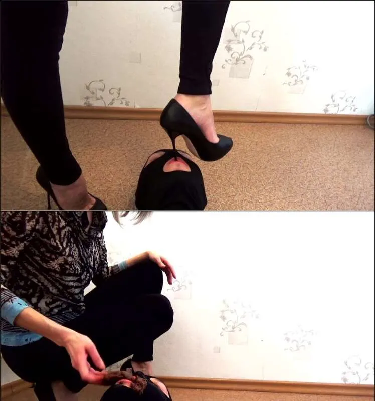 Mistress Emily presser en stor ordentlig haug rett i munnen på toalettslaven - scat video