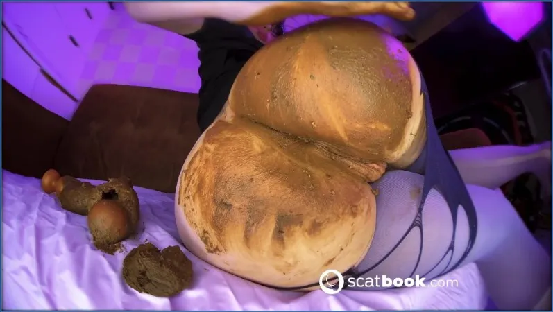 Sweet Betty Parlour stopper seg fullstendig under skittent kaviar-lek - scat video