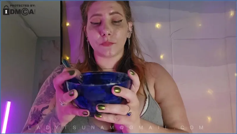 Lady Tsunam leverer pral scat med heftig avføring - scat video